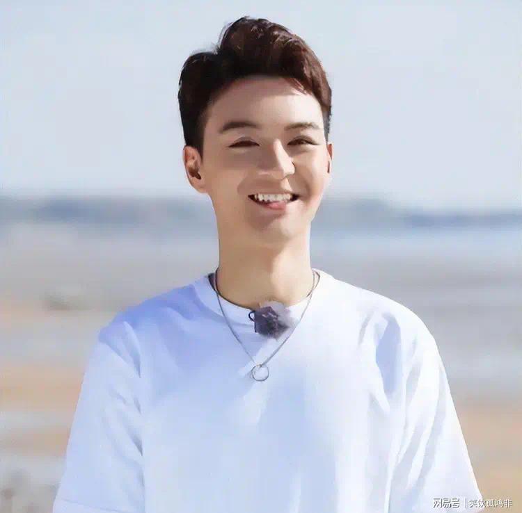 长得丑、演戏烂!爹妈“强捧都不红”都4位星二代,别霍霍观众了(图26) 长得丑、演戏烂!爹妈“强捧都不红”都4位星二代,别霍霍观众了(图26)