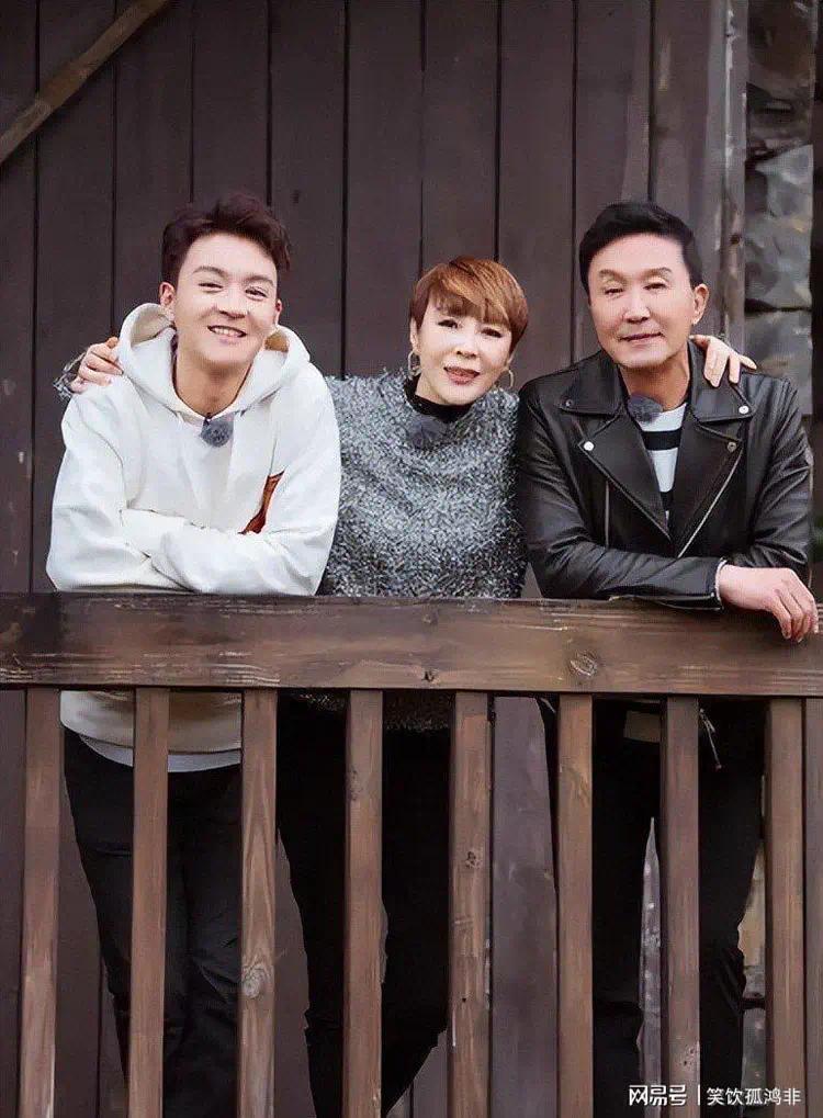 长得丑、演戏烂!爹妈“强捧都不红”都4位星二代,别霍霍观众了(图31) 长得丑、演戏烂!爹妈“强捧都不红”都4位星二代,别霍霍观众了(图31)