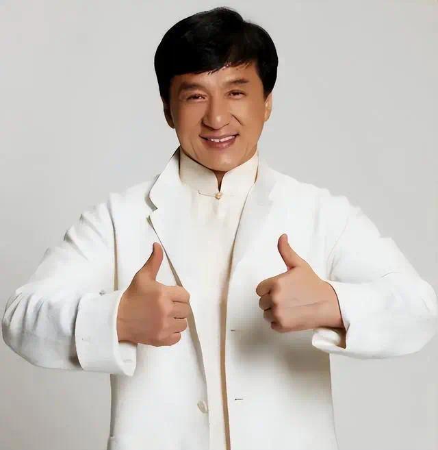 官媒对成龙的称呼变了！三字之差释放强烈信号，王晶真没说错(图3)