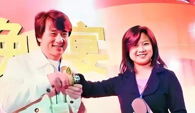 官媒对成龙的称呼变了！三字之差释放强烈信号，王晶真没说错(图4)