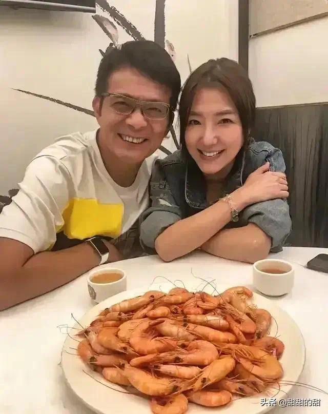 64岁黄日华藏不住了？任达华喊“快了”，关宝慧5年绯闻要成真？(图2)