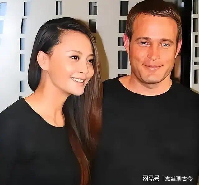 和吴奇隆离婚16年后，嫁给外国老公的马雅