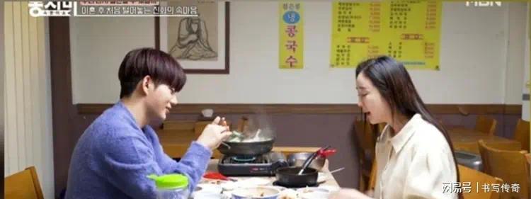 女星离婚两年仍与前夫同住，二人面对镜头落泪：很难熬，撑不住了(图5)