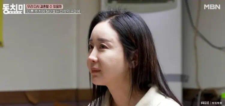 女星离婚两年仍与前夫同住，二人面对镜头落泪：很难熬，撑不住了(图4)