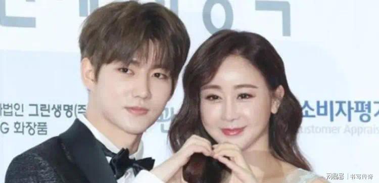 女星离婚两年仍与前夫同住，二人面对镜头落泪：很难熬，撑不住了(图7)