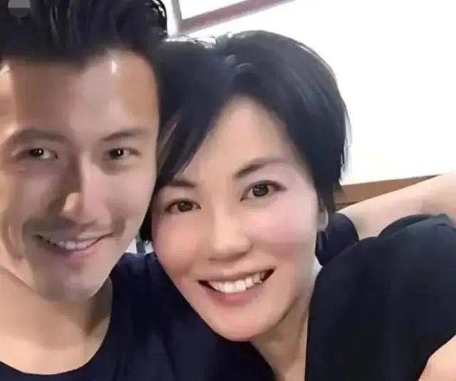 官方发文，高调官宣56岁王菲喜讯，让谢霆锋和整个娱乐圈沉默了(图11)