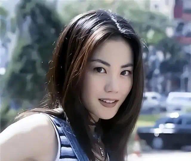 官方发文，高调官宣56岁王菲喜讯，让谢霆锋和整个娱乐圈沉默了(图15)