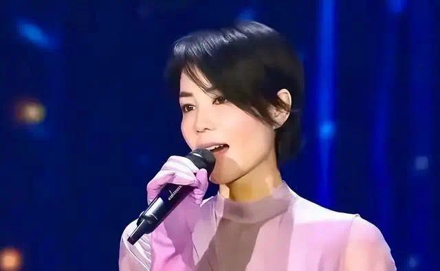 官方发文，高调官宣56岁王菲喜讯，让谢霆锋和整个娱乐圈沉默了(图19)