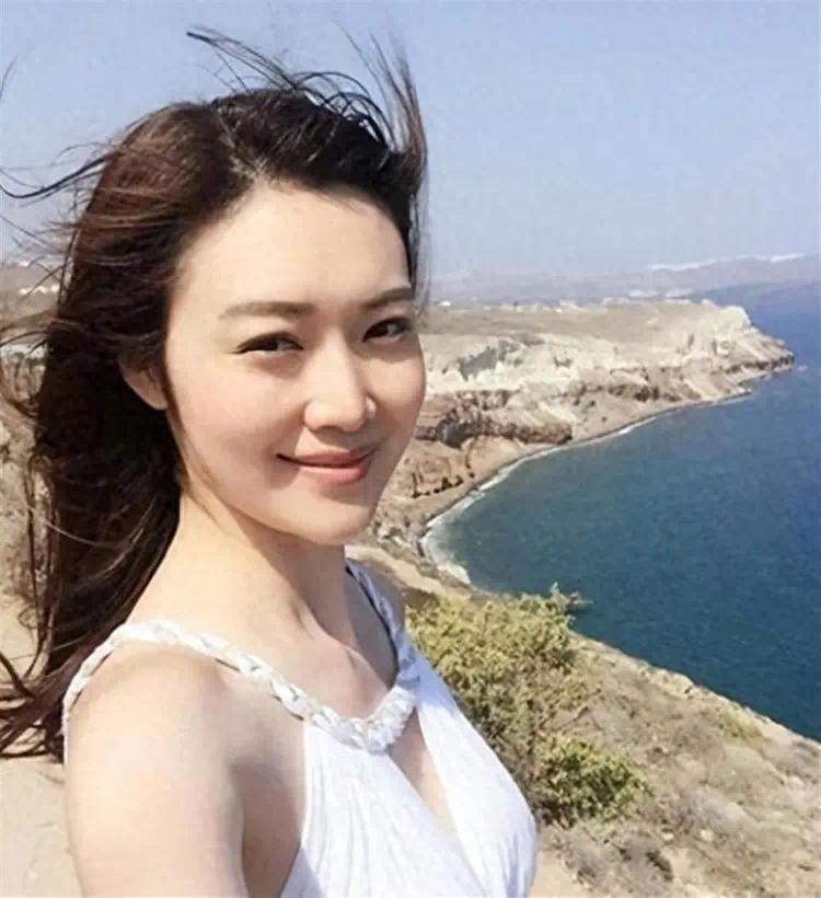 离开黄有龙后她转身嫁给富豪，四年连生三娃，如今为何抑郁了？(图8)