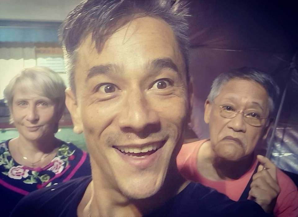 香港知名男星满头白发，遭前女友嫌弃没车没房，未结成婚至今单身(图6)