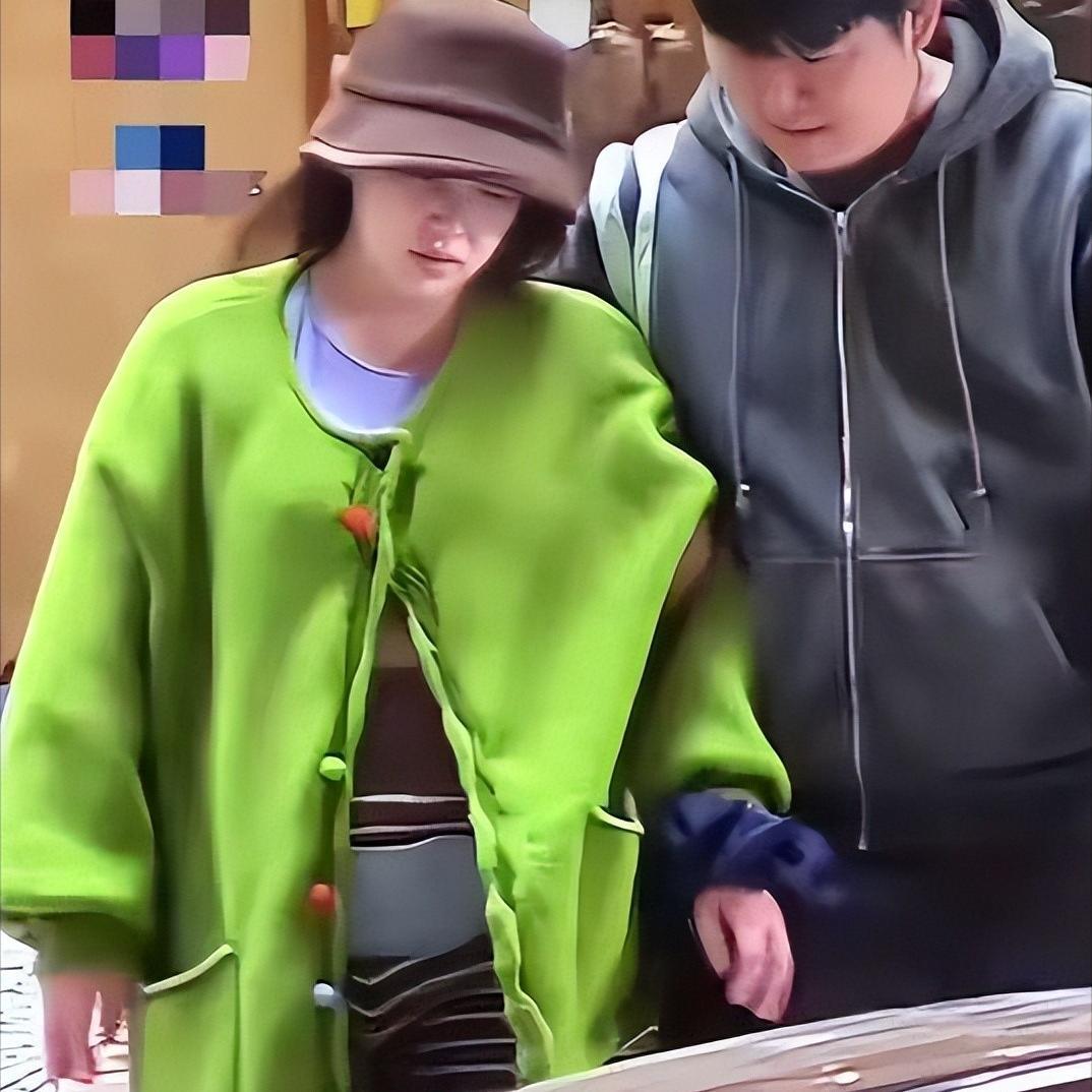 阚清子被曝畸形儿夭折不到一天，前任经纪人发声，担心的事发生了(图2)