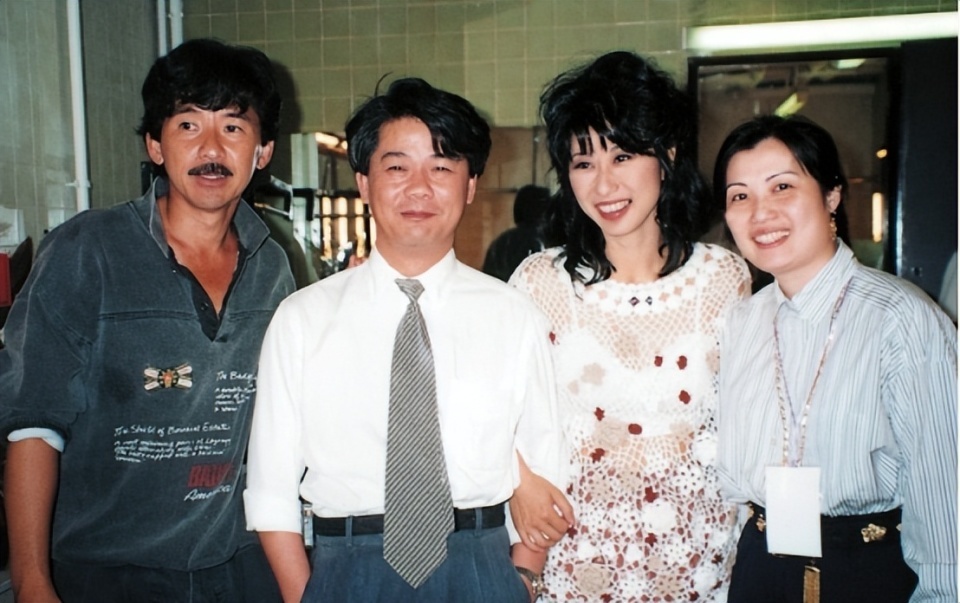 香港著名男星颈部现斑点，进食时眼神涣散，粉丝担心演唱会强度(图6)