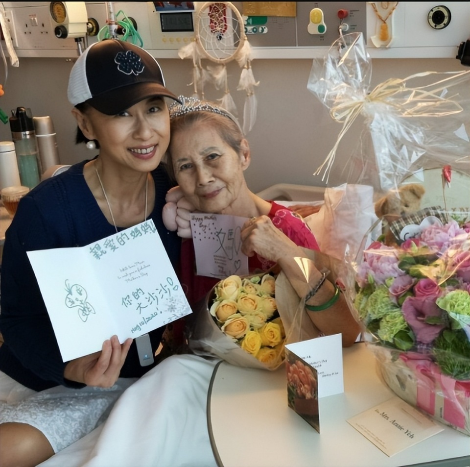 香港著名男星颈部现斑点，进食时眼神涣散，粉丝担心演唱会强度(图8)