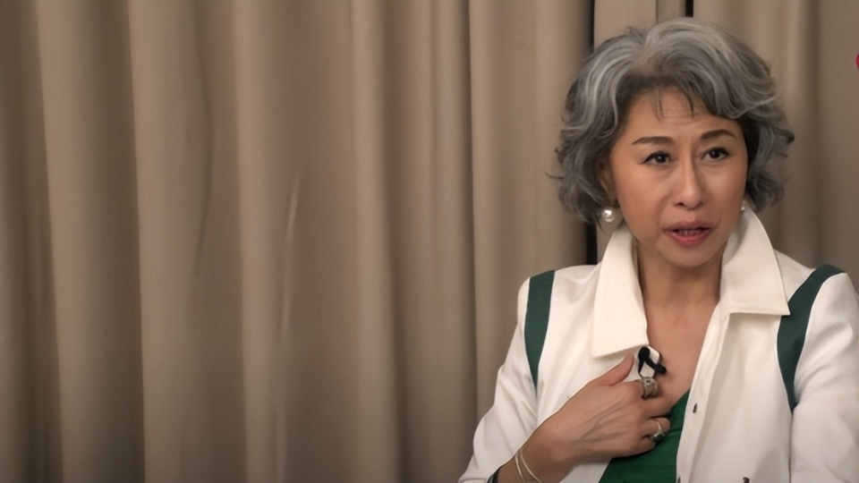 香港著名男星颈部现斑点，进食时眼神涣散，粉丝担心演唱会强度(图7)