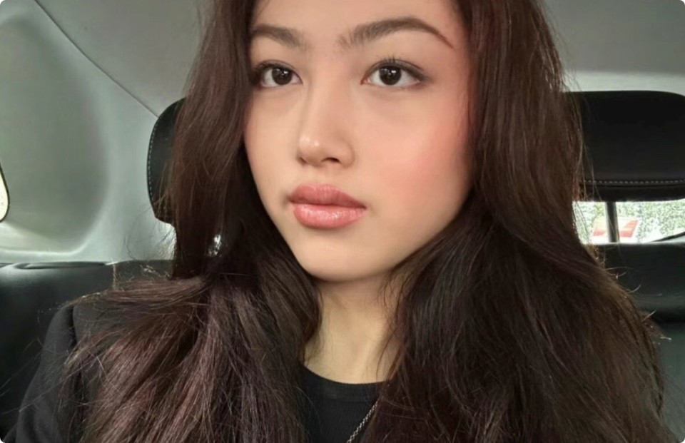 任达华女儿生日照太惊艳，性感美艳大长腿，21岁颜值不输超模妈妈(图19)