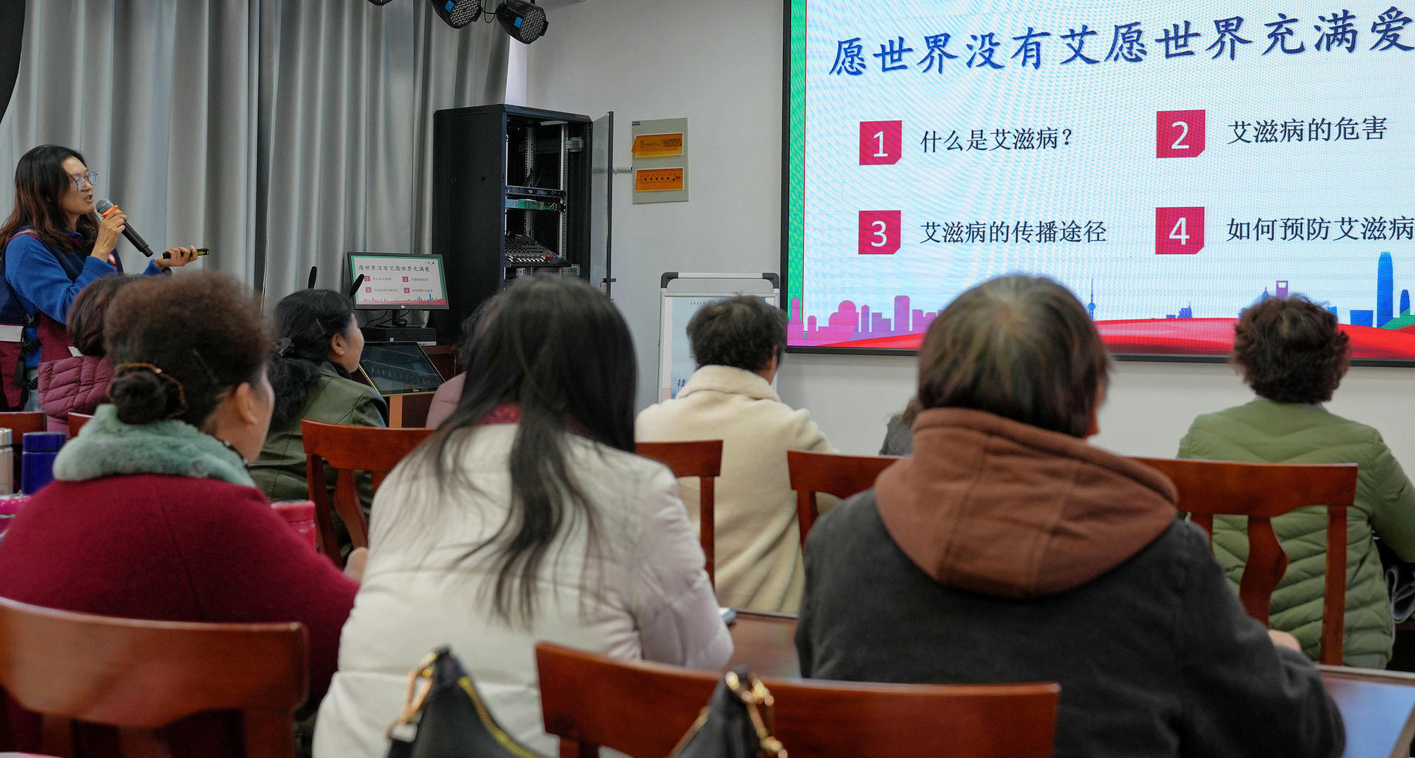 老年艾滋病感染比例攀升引热议，多地已出台