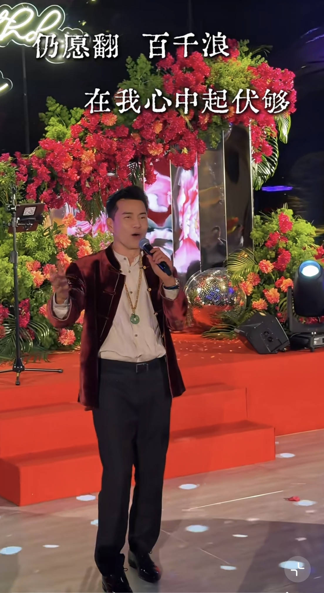 70岁吕良伟近状曝光！头发茂密声音洪亮，网友：“真是逆生长”(图4)