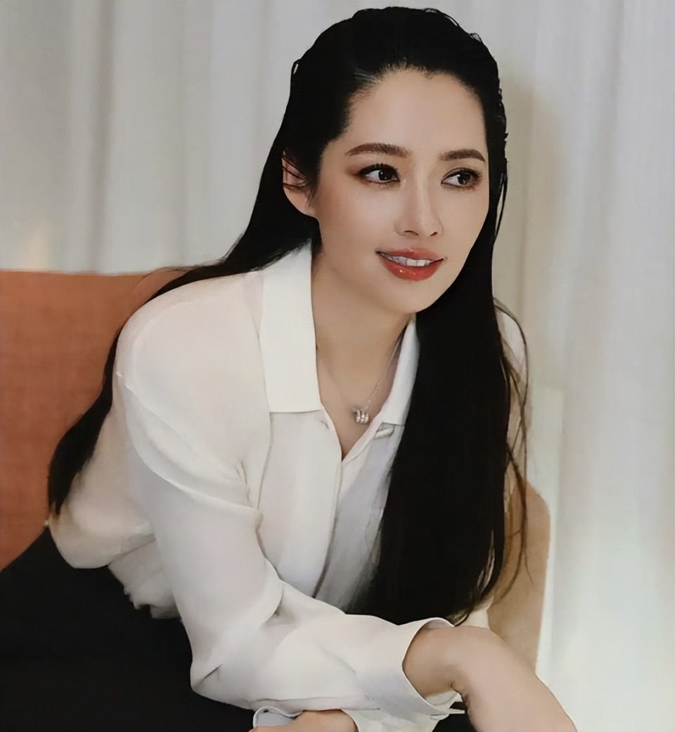 郭碧婷面相变了？长得越来越像向太了？(图3)