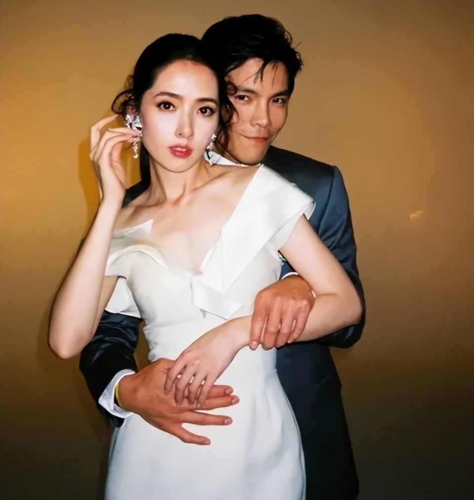 郭碧婷面相变了？长得越来越像向太了？(图11)