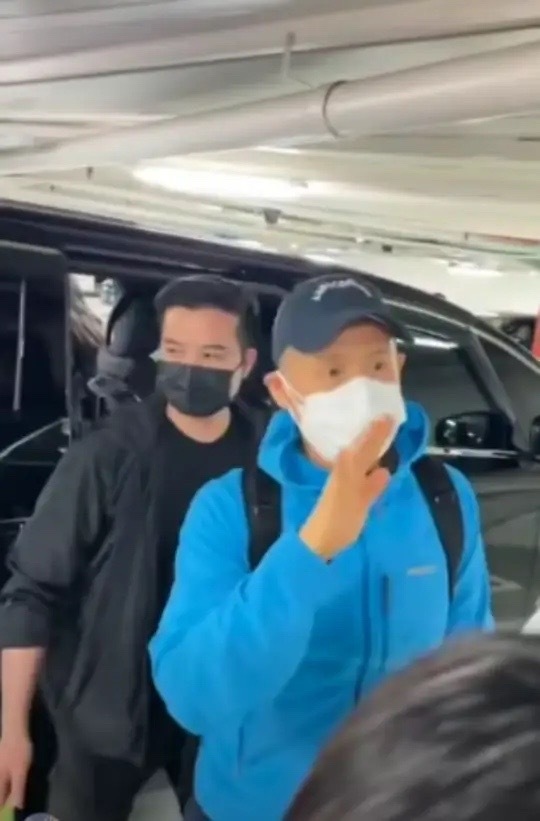 64岁张学友演唱会劈叉,穿卫衣戴帽子两鬓斑白,像个老伯(图15) 64岁张学友演唱会劈叉,穿卫衣戴帽子两鬓斑白,像个老伯(图15)