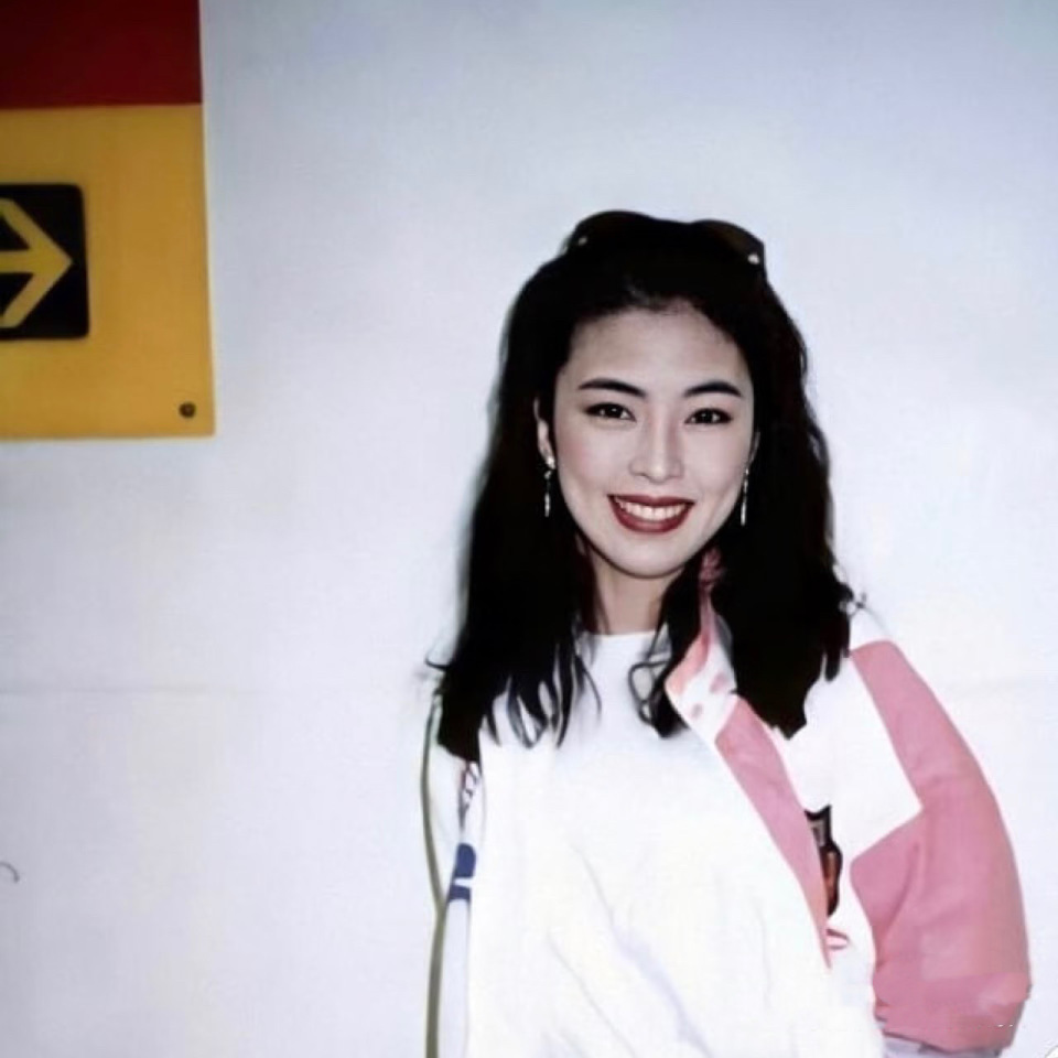 64岁张学友演唱会劈叉,穿卫衣戴帽子两鬓斑白,像个老伯(图11) 64岁张学友演唱会劈叉,穿卫衣戴帽子两鬓斑白,像个老伯(图11)