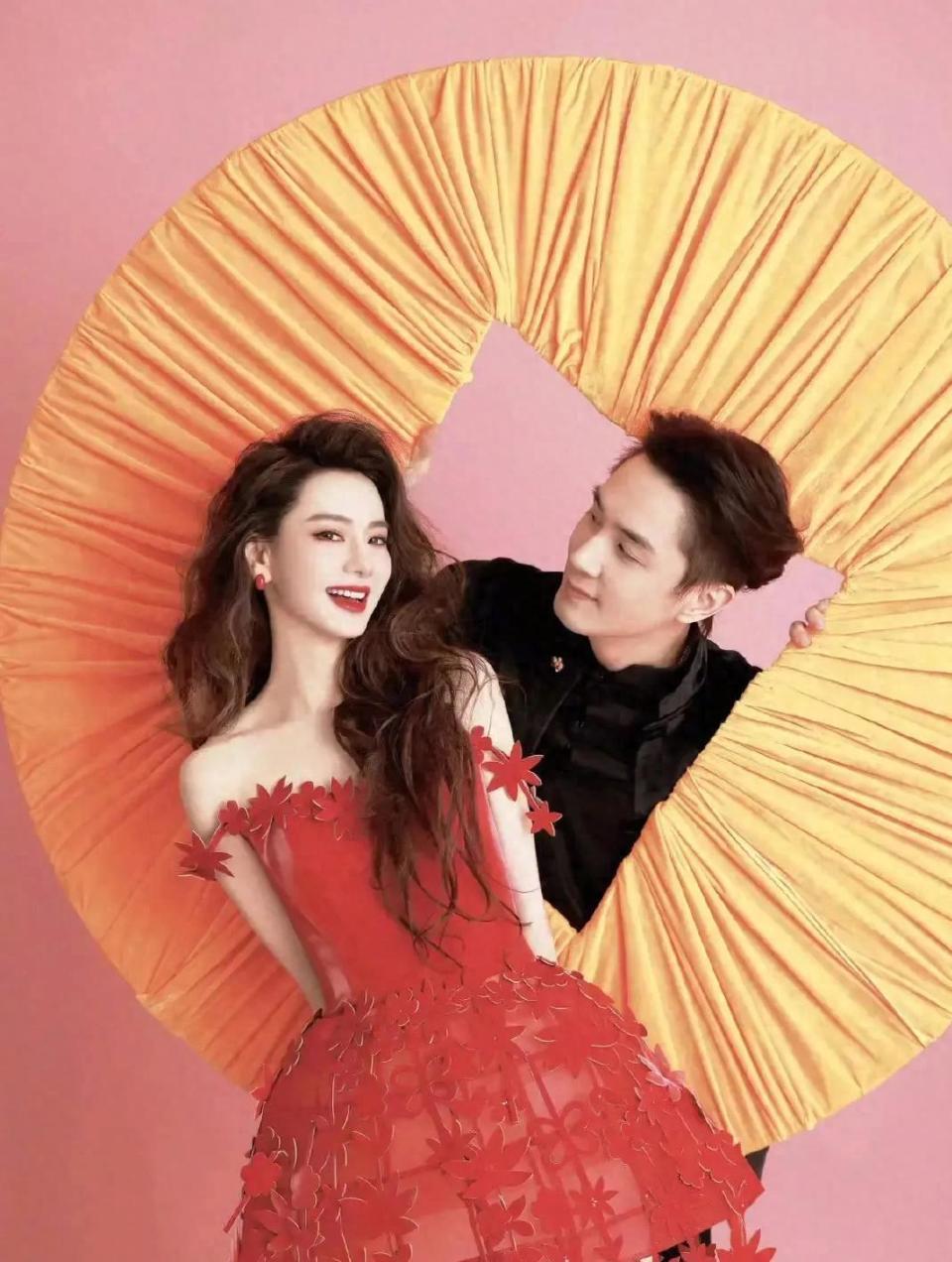 戚薇一家四口返京，10岁的Lucky推着弟弟像个小大人，李承铉则是充当搬运工(图6)