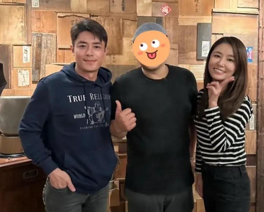 林心如为老公庆生！亲手做猪脚面配着红酒，蛋糕上是女儿爱的雪宝(图4)