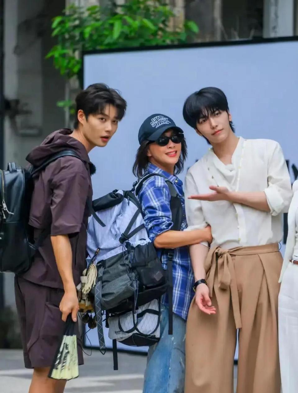 一个被窝睡不出两类人，一路繁花刘嘉玲口碑暴涨，王菲也沾光(图2)