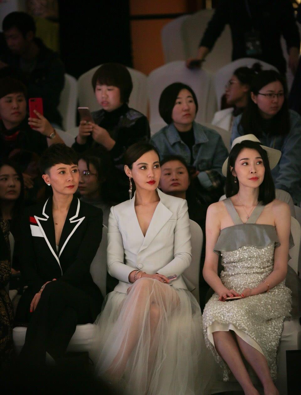 杨雪老公和女儿照片曝光!16岁女儿颜值神似母亲,老公长相被吐槽(图8) 杨雪老公和女儿照片曝光!16岁女儿颜值神似母亲,老公长相被吐槽(图8)