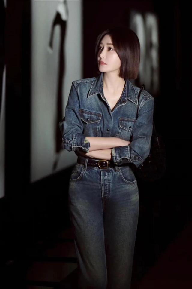 秦岚的这身紧身服好显身材啊，都是干货，简