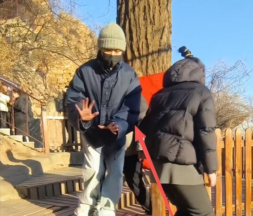 罗晋携任素汐去祈福后，唐嫣连发三文表态，婚变传闻终于真相大白(图3)