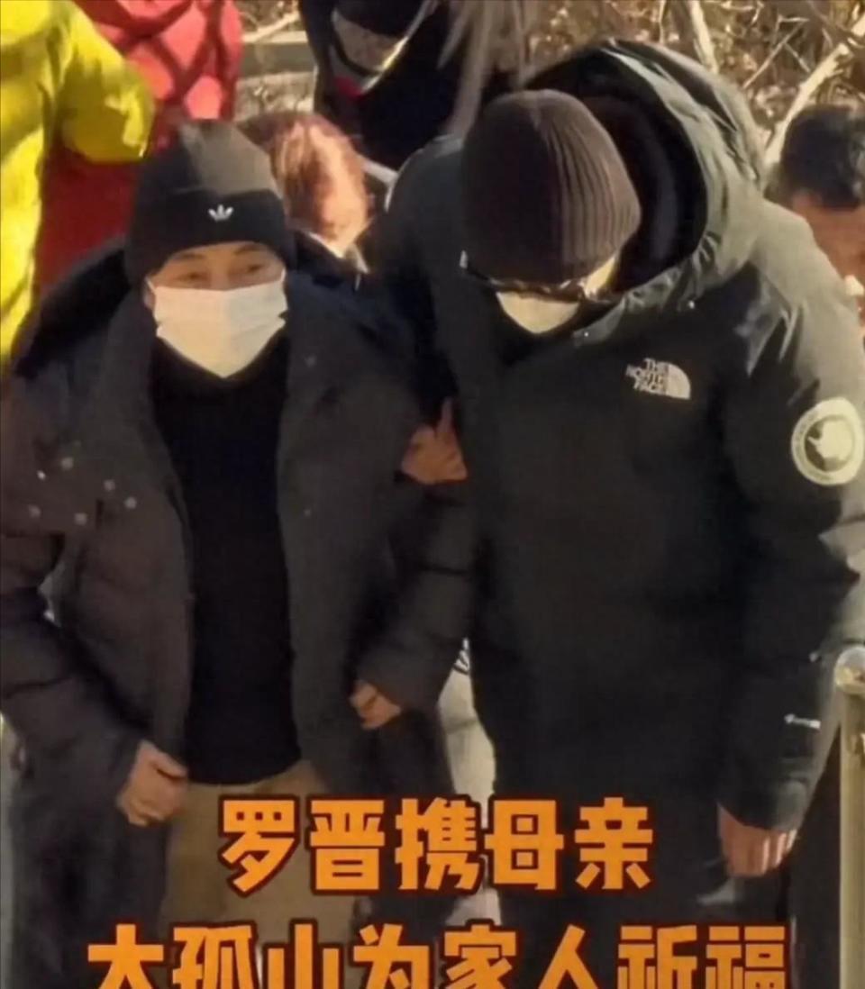 罗晋携任素汐去祈福后，唐嫣连发三文表态，婚变传闻终于真相大白(图1)