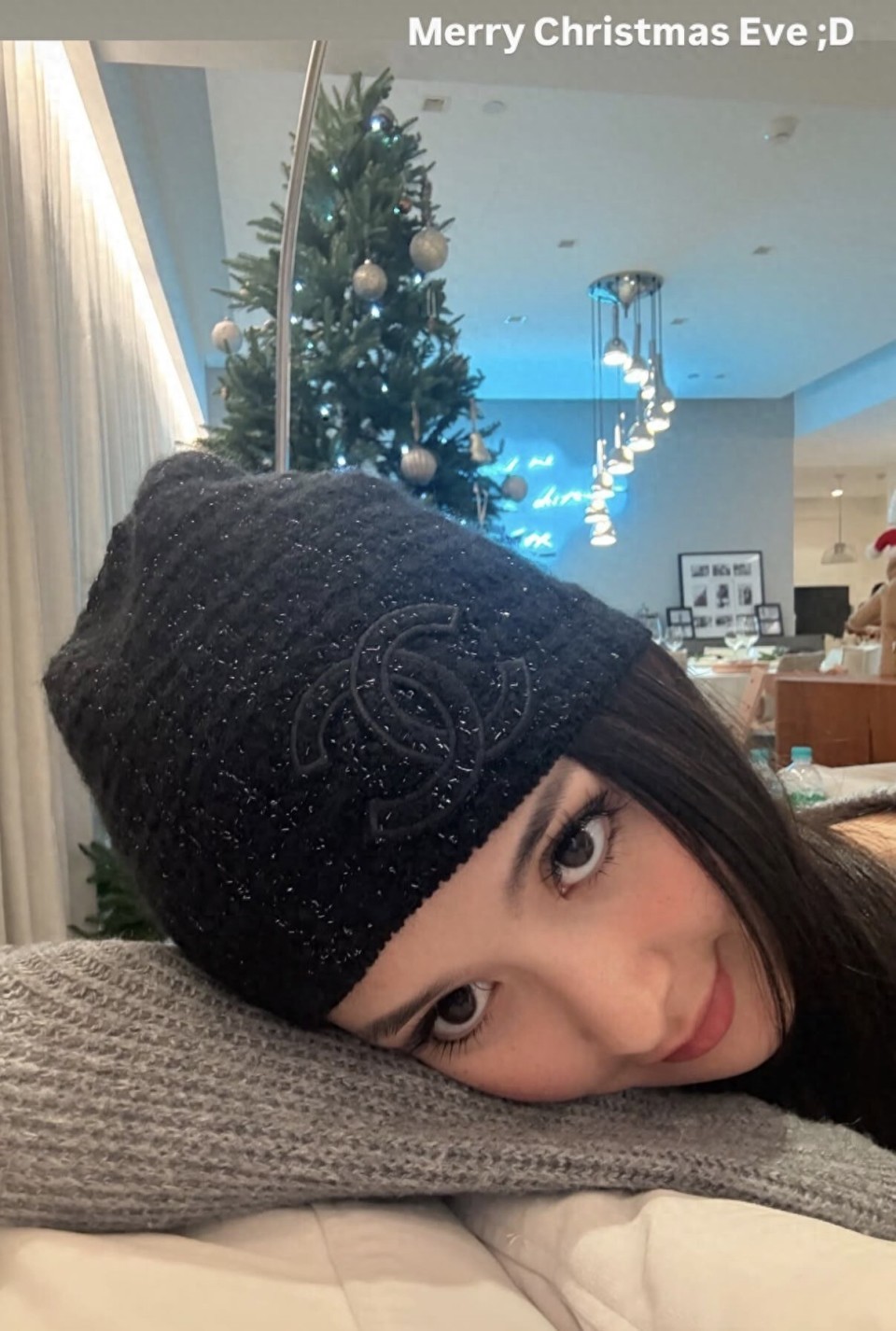 孙芸芸携女儿回台湾过圣诞,合照被误会是姐妹,47岁穿吊带好年轻(图1) 孙芸芸携女儿回台湾过圣诞,合照被误会是姐妹,47岁穿吊带好年轻(图1)