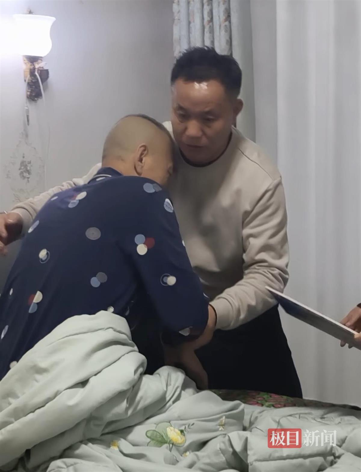 18年寻女未果，癌症晚期父亲托付好友杜小华：这辈子我和女儿没缘分了，交给你了(图1)