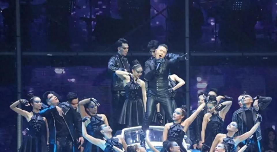 64岁张学友手掌诡异蜡黄,排除沾染香灰,医生的话让无数粉丝破防(图4) 64岁张学友手掌诡异蜡黄,排除沾染香灰,医生的话让无数粉丝破防(图4)