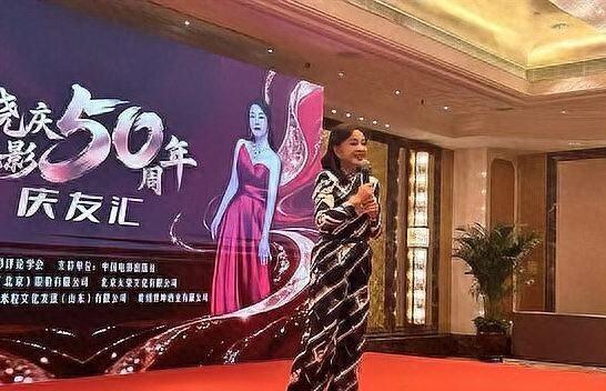 刘晓庆从影50周年庆友汇爆火！老戏骨齐聚，这幕看呆全网观众(图3)