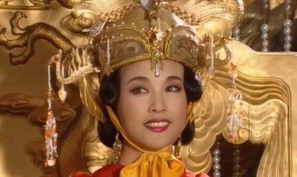 刘晓庆从影50周年庆友汇爆火！老戏骨齐聚，这幕看呆全网观众(图6)