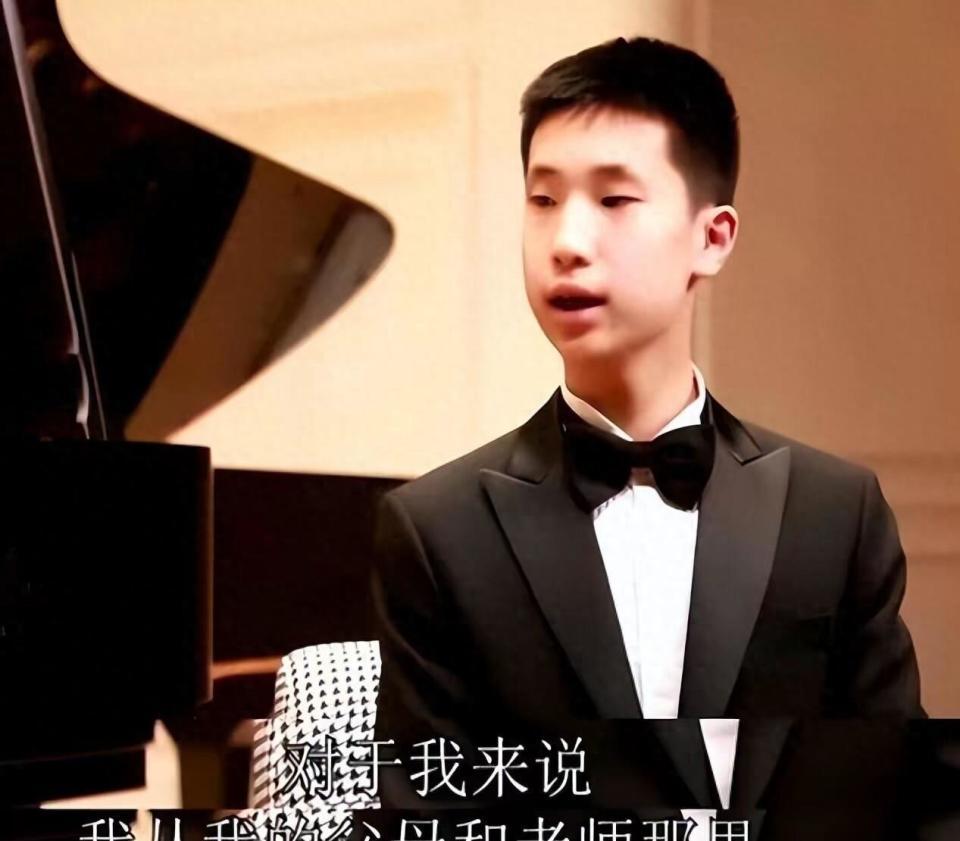 林永健也没想到，自己辛苦养大的林大竣，如今给干妈宋丹丹争了光(图2)