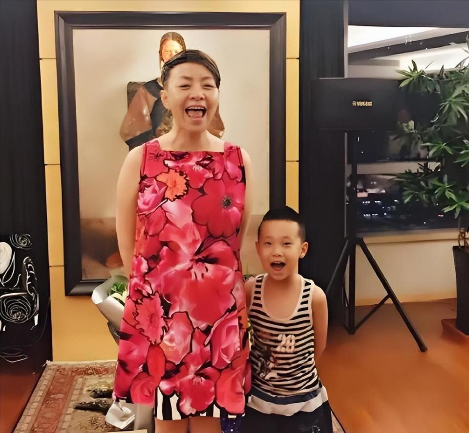 林永健也没想到，自己辛苦养大的林大竣，如今给干妈宋丹丹争了光(图6)