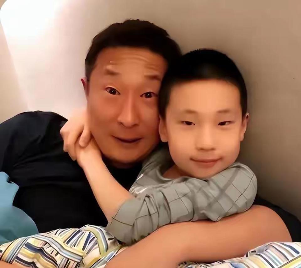 林永健也没想到，自己辛苦养大的林大竣，如今给干妈宋丹丹争了光(图5)