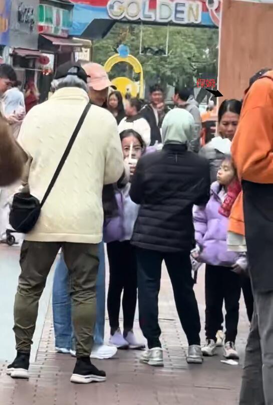 郭晶晶全家游南沙，8岁霍中妍戴眼镜像朱玲玲，5岁霍中怡像妈妈(图2)