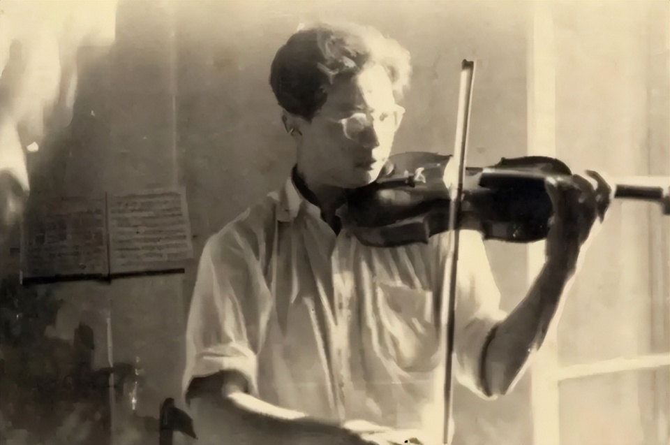 著名作曲家病逝！作品家喻户晓，4月份最后露面在家中，客厅又小又窄(图5)