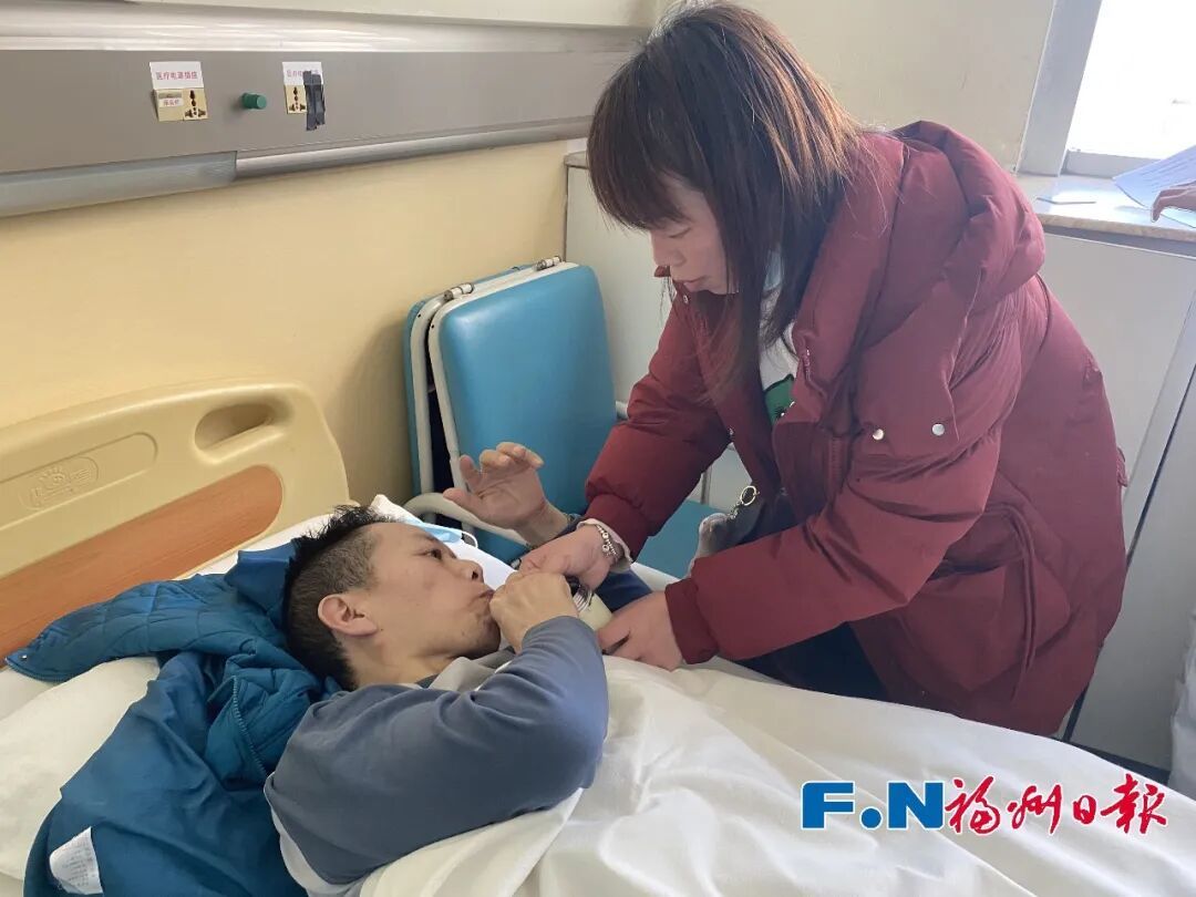 被一条街帮助的“煎饼叔叔”出院返乡，盼恢复健康请大家吃煎饼(图5)