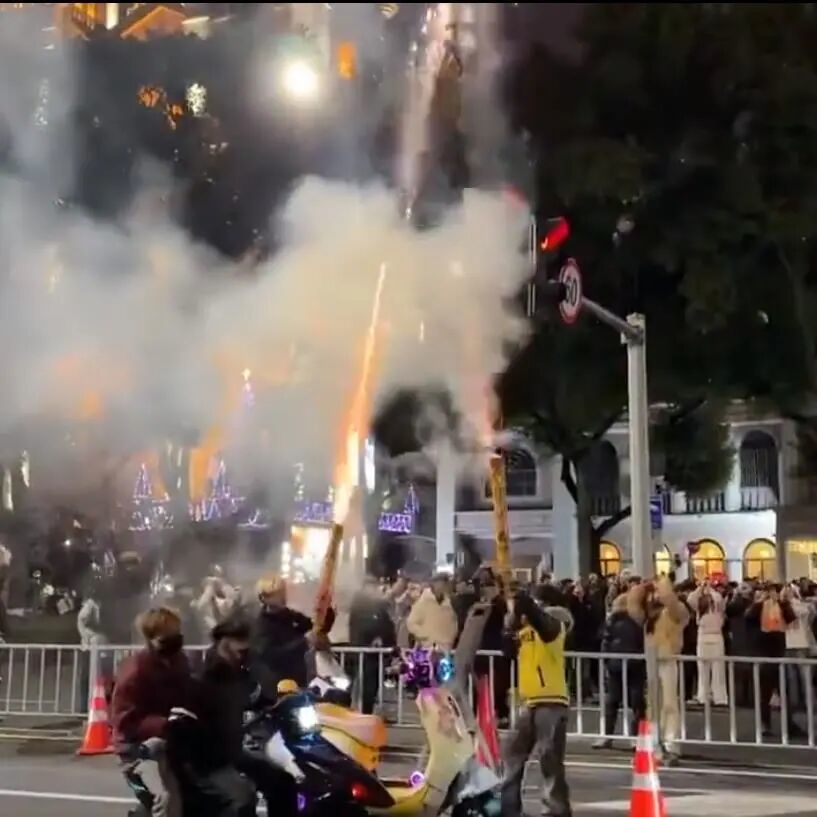 跨年夜气球突然爆炸，整条街瞬间停电！当地回应(图3)