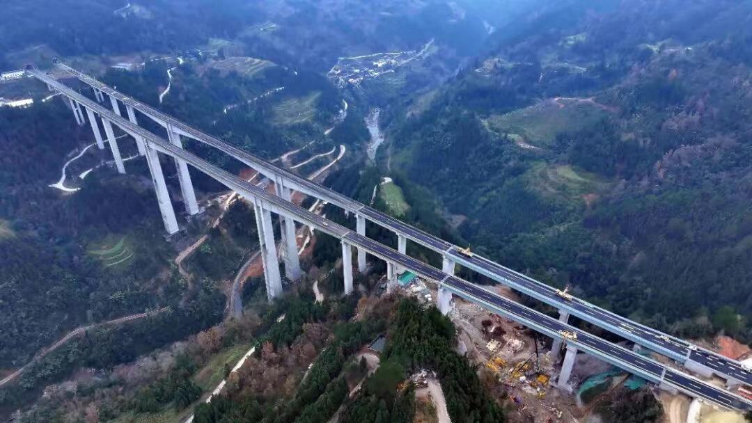 贵州猴子河特大桥垮塌半年后恢复通车，“最