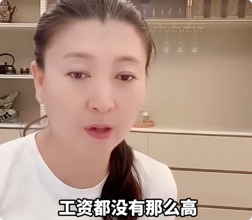 “一年没80万在北京没法过?”闫学晶一句话,刺痛了多少普通人?(图3) “一年没80万在北京没法过?”闫学晶一句话,刺痛了多少普通人?(图3)