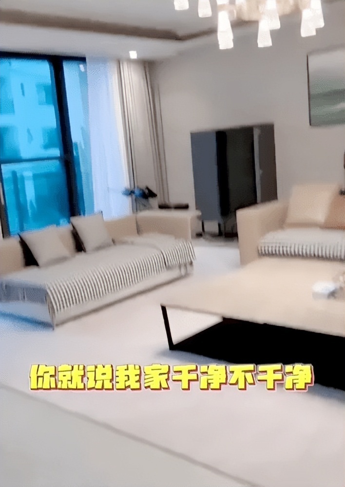 “一年没80万在北京没法过?”闫学晶一句话,刺痛了多少普通人?(图7) “一年没80万在北京没法过?”闫学晶一句话,刺痛了多少普通人?(图7)