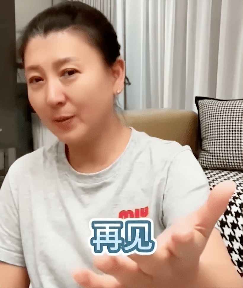 “一年没80万在北京没法过?”闫学晶一句话,刺痛了多少普通人?(图12) “一年没80万在北京没法过?”闫学晶一句话,刺痛了多少普通人?(图12)