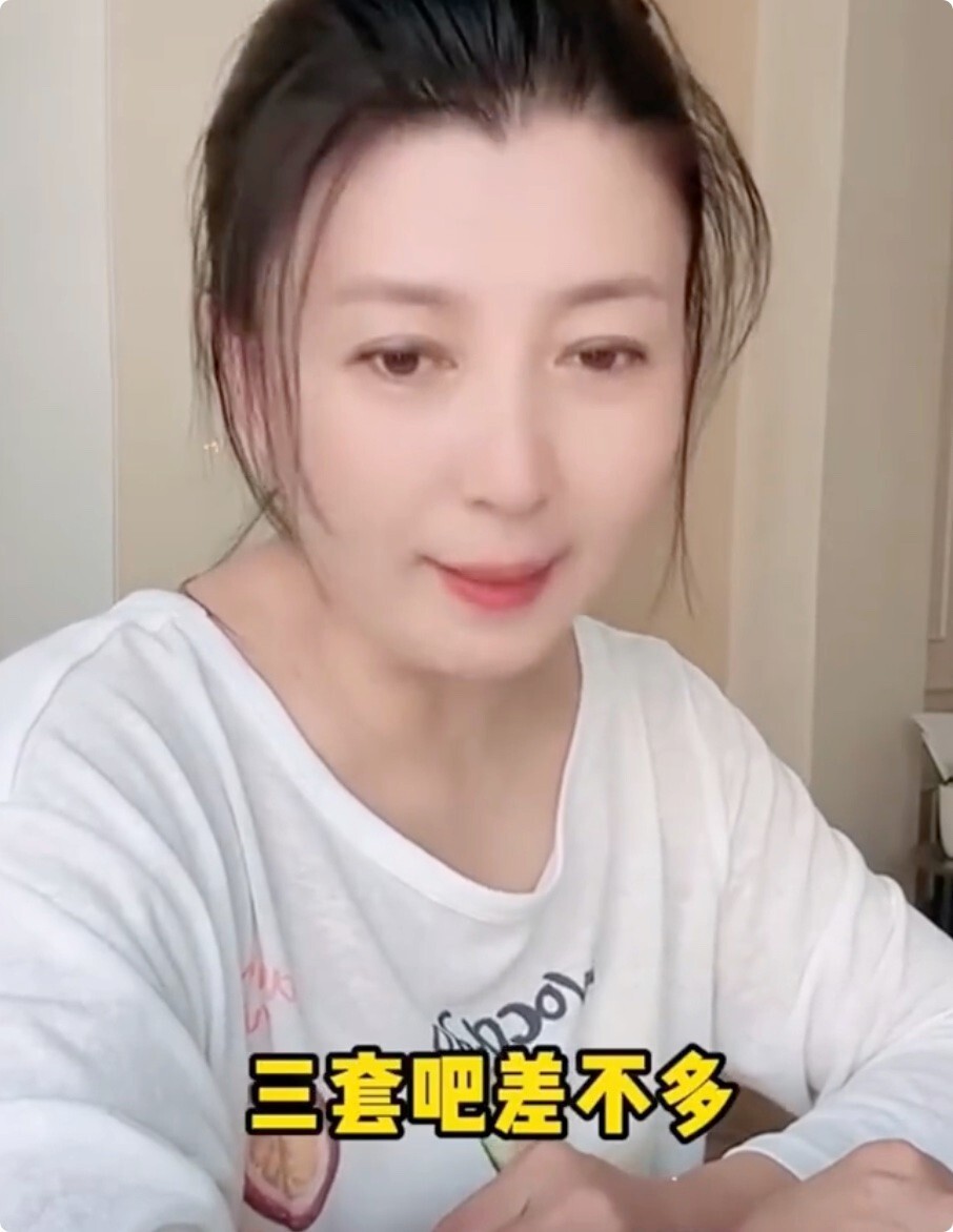 “一年没80万在北京没法过?”闫学晶一句话,刺痛了多少普通人?(图21) “一年没80万在北京没法过?”闫学晶一句话,刺痛了多少普通人?(图21)