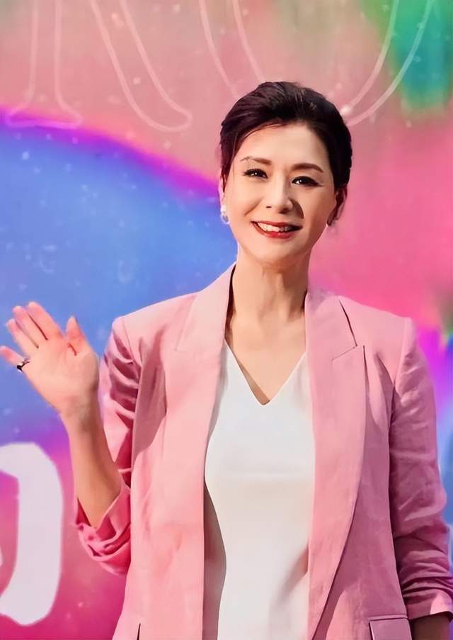 60岁女星夏文汐自曝虽生3个女儿，但自己从未结婚(图6)